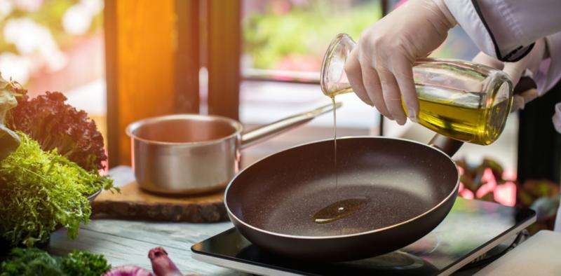 Tác hại của dầu ăn sau khi dùng nhiều lần và giải pháp kiểm tra chất lượng dầu ăn
